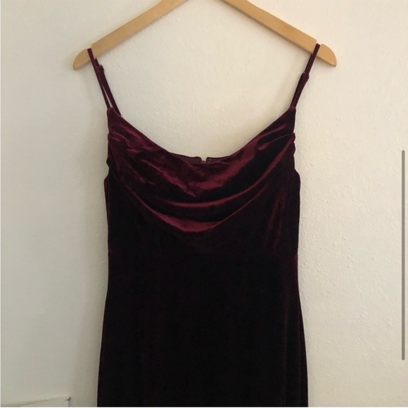Revelry Skye Velvet Dress - Picture 3 of 4